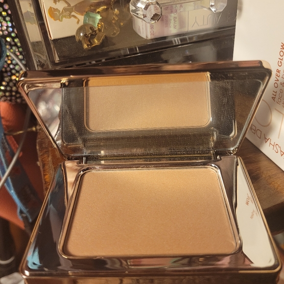 Brand new. Natasha Denona All over Glow - Picture 3 of 4